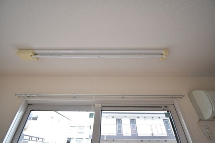 物件内観写真23　(室内物干し)