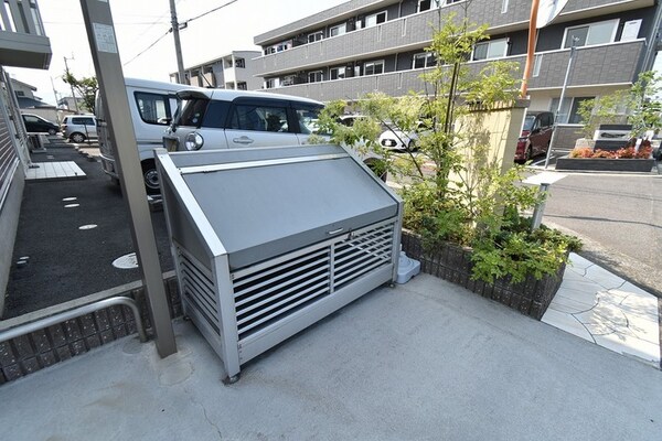 建物設備(ごみ庫)