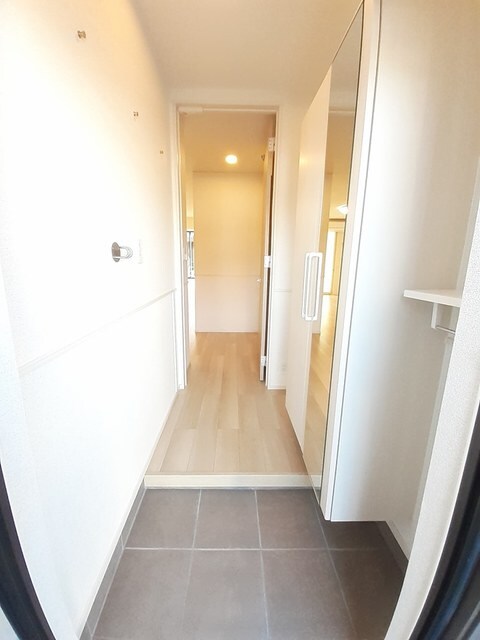 物件内観写真11　(玄関)