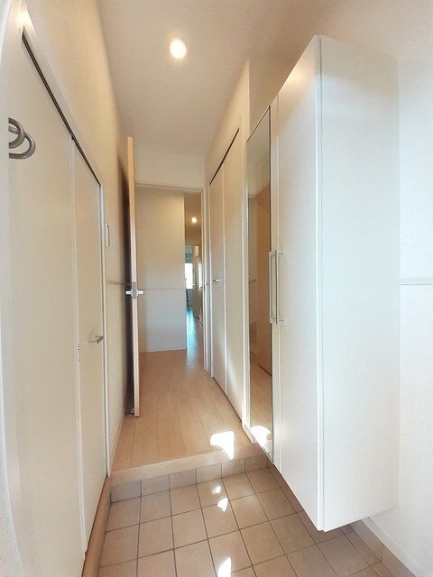 物件内観写真12　(玄関)