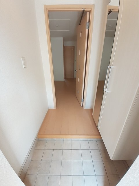 物件内観写真12　(玄関)