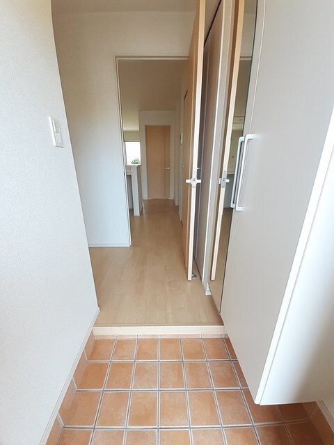 物件内観写真12　(玄関)