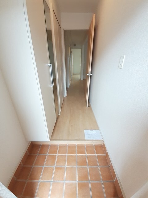 物件内観写真12　(玄関)