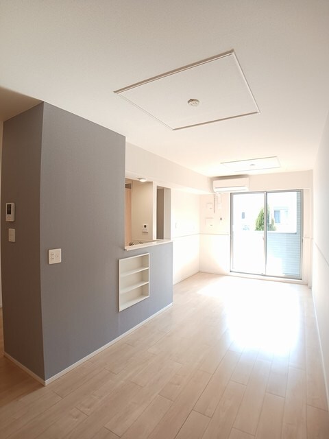 物件内観写真8　(居室・リビング)