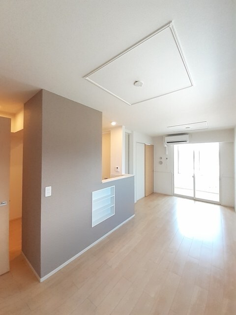 物件内観写真8　(居室・リビング)