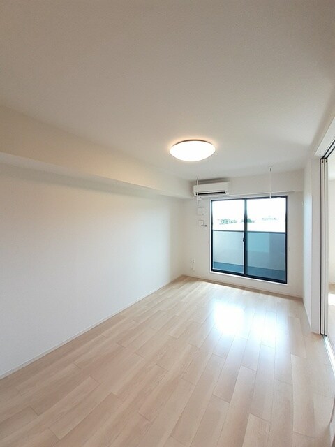 物件内観写真3　(居室・リビング)