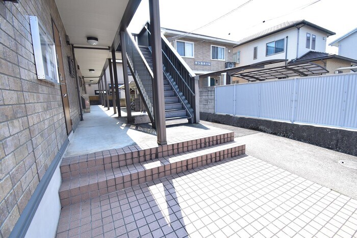 物件外観写真4　(エントランス)