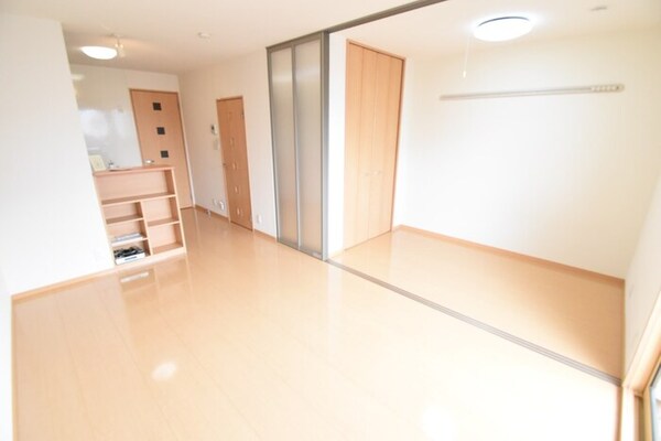 居室(ＬＤＫ１０．５帖～洋室３帖)