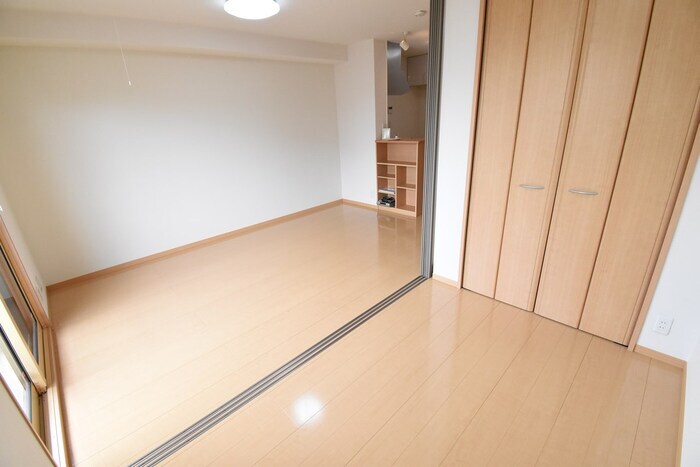 物件内観写真12　(洋室３帖～ＬＤＫ１０．５帖)