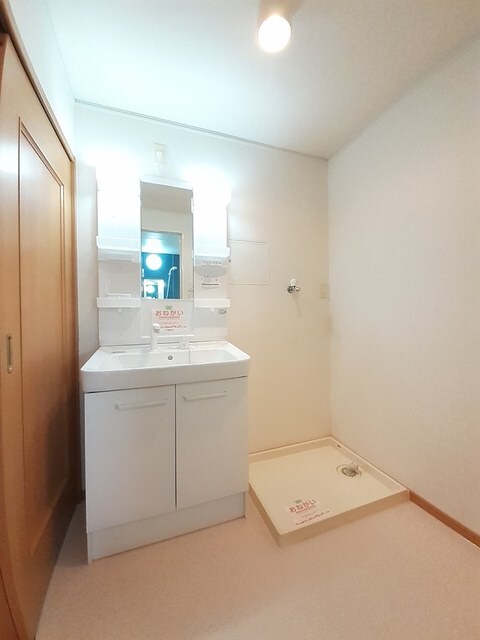 物件内観写真6　(洗面所)