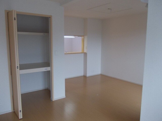 物件内観写真8　(居室・リビング)