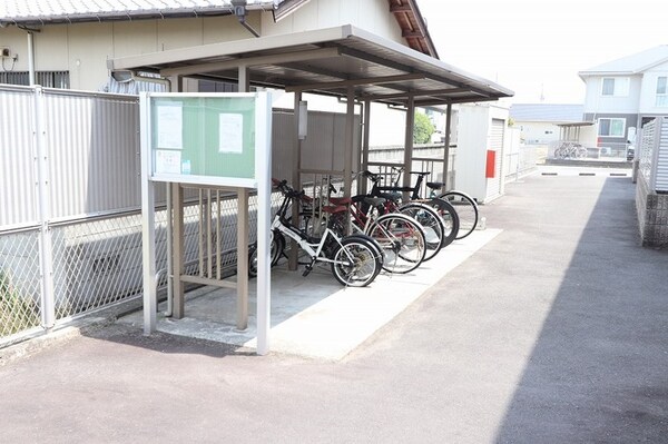 建物設備(駐輪場)
