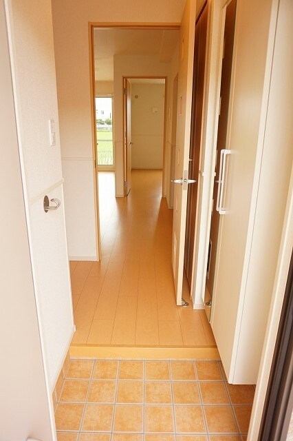 物件内観写真13　(玄関)