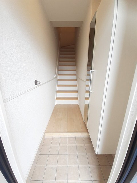 物件内観写真11　(玄関)