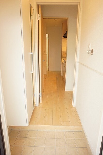 物件内観写真12　(玄関)