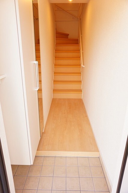 物件内観写真13　(玄関)