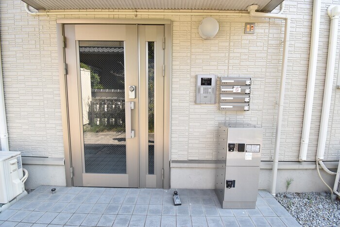 物件外観写真3　(エントランス)