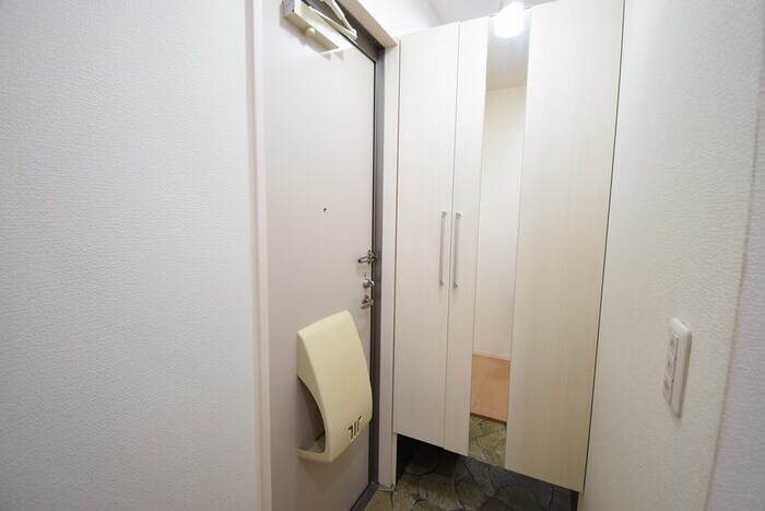 物件内観写真12　(玄関)