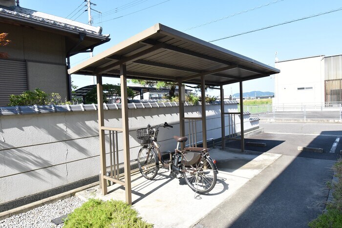 物件内観写真16　(駐輪場)