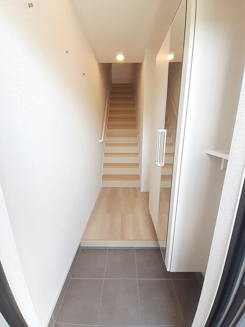 物件内観写真12　(玄関)