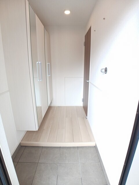 物件内観写真12　(玄関)