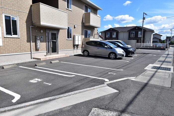 物件外観写真2　(駐車場)