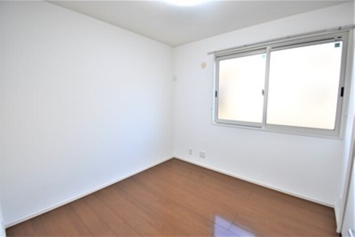 物件内観写真9　(洋室４．５帖)