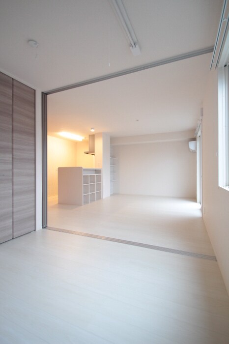 物件内観写真8　(LDK14帖【エアコン付】)