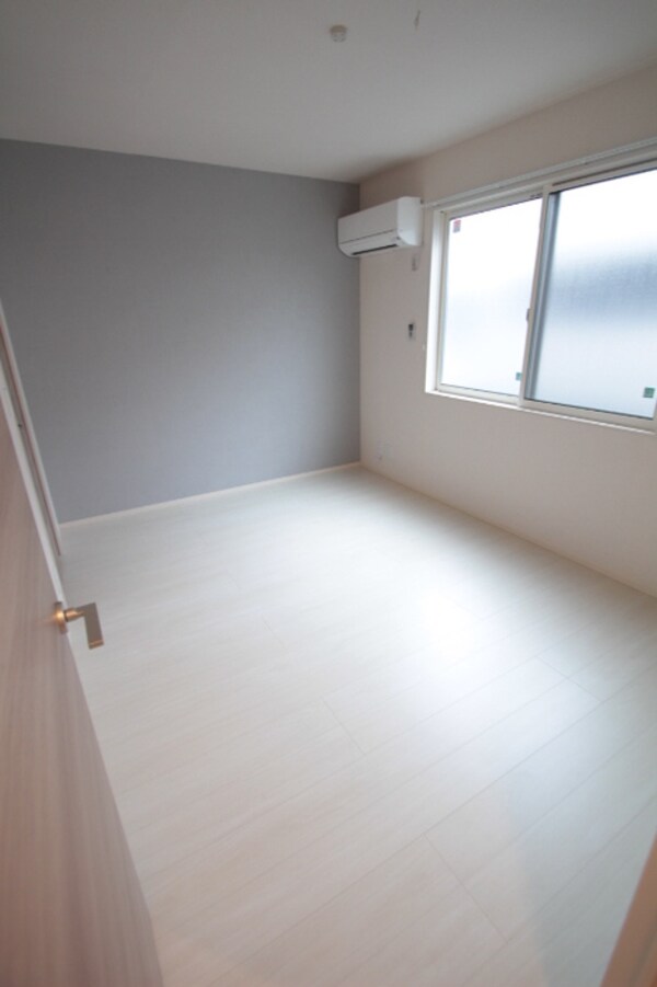 洋室(北洋室6帖【エアコン付】)