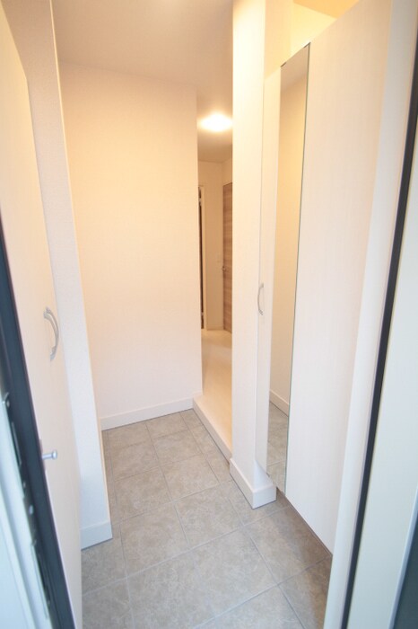 物件内観写真11　(玄関)