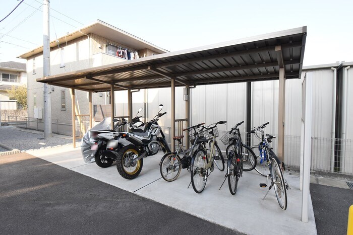 物件内観写真13　(駐輪場)