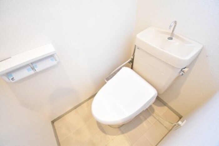 物件内観写真5　(温水洗浄暖房便座)