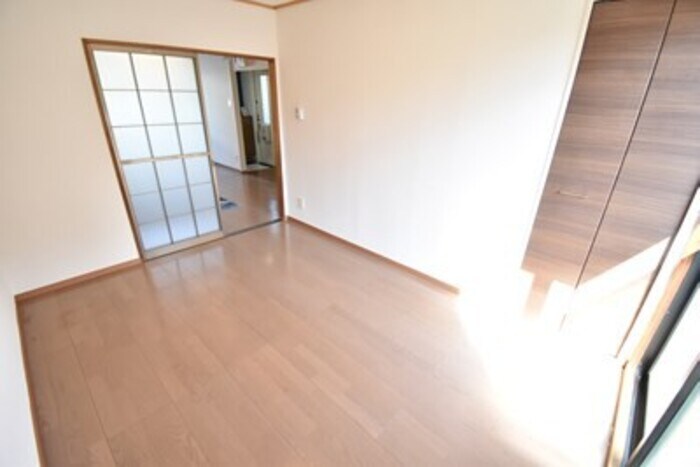 物件内観写真11　(西洋室６帖)