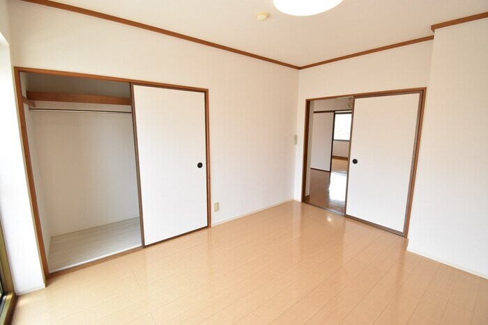 物件内観写真8　(洋室６帖)