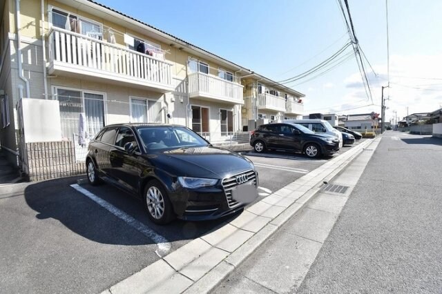 物件外観写真3　(駐車場)