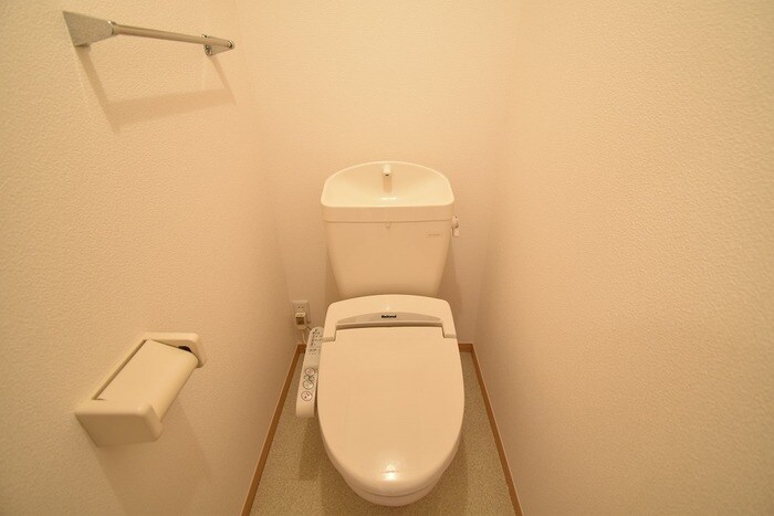 物件内観写真7　(温水洗浄暖房便座)