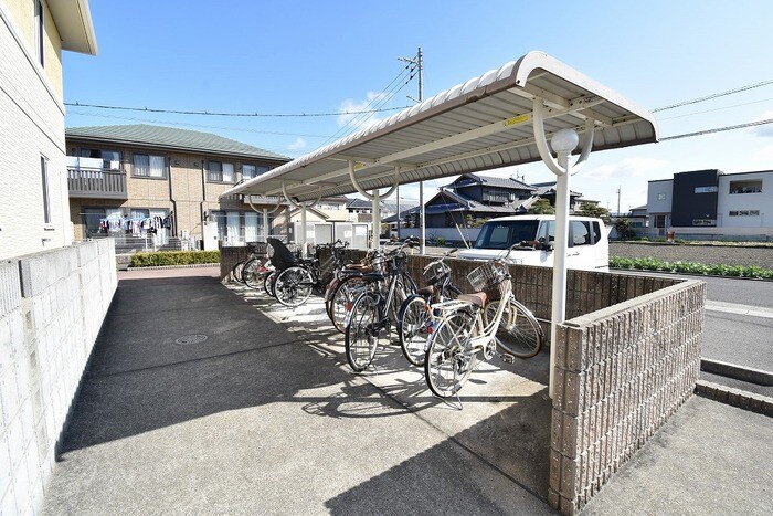 物件内観写真16　(駐輪場)