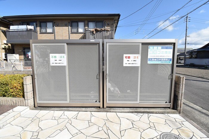 物件内観写真18　(ゴミ庫)