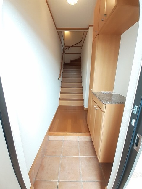 物件内観写真10　(玄関)