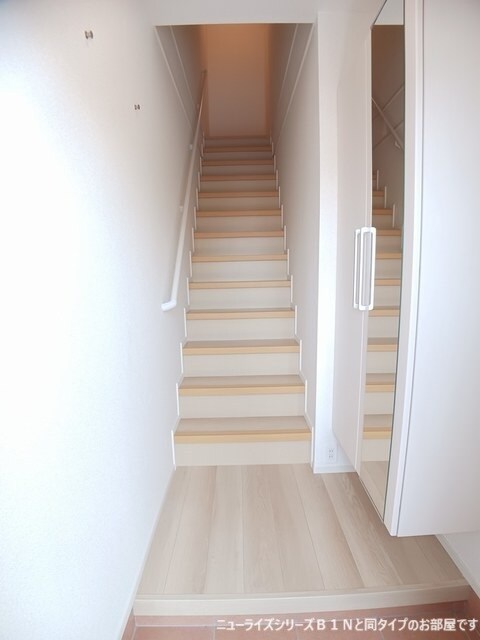 物件内観写真11　(玄関)