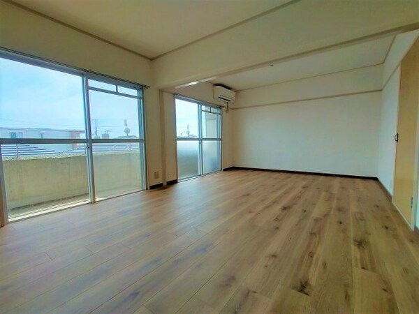 居室(ＬＤＫ１３帖)