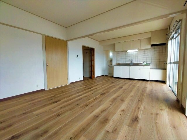 物件内観写真6　(ＬＤＫ１３帖)