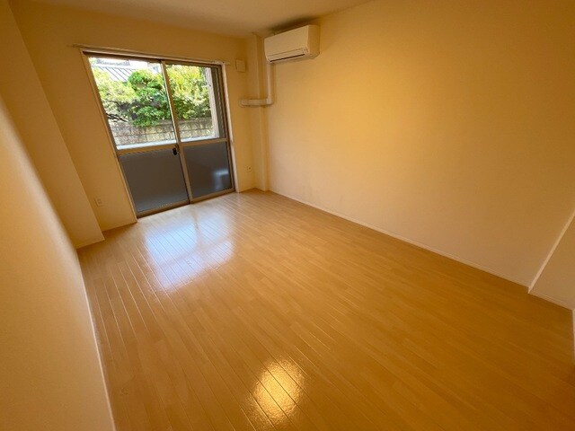 物件内観写真4　(洋室)