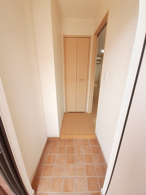 物件内観写真12　(玄関)