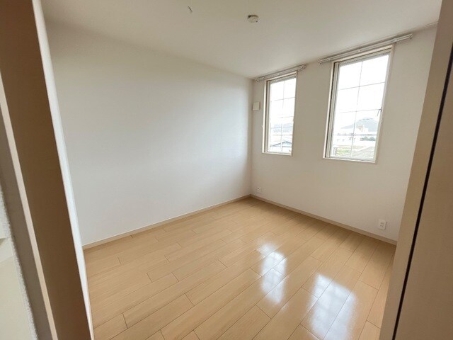 物件内観写真16　(洋室)