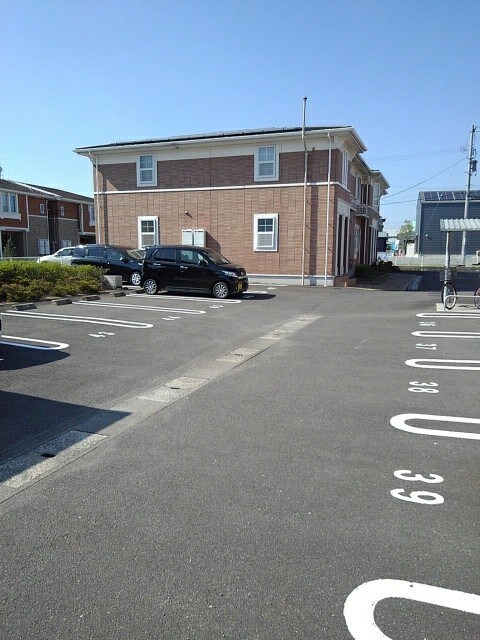 物件外観写真2　(駐車場)