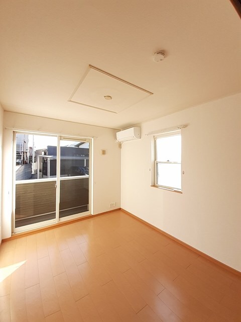 物件内観写真4　(居室・リビング)