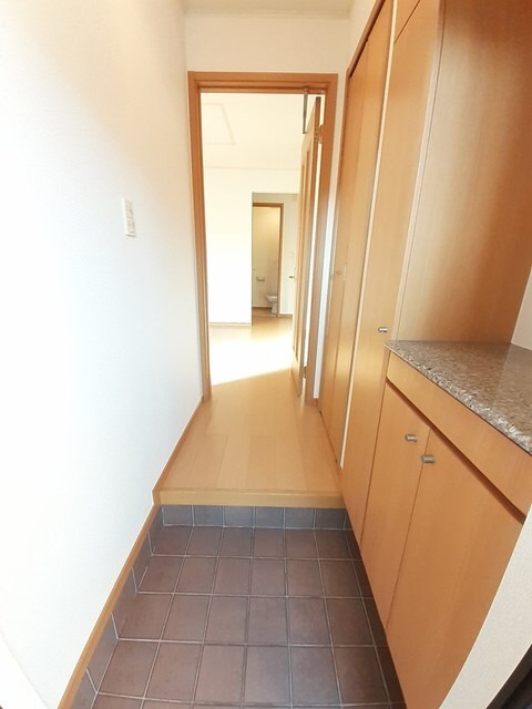 物件内観写真10　(玄関)