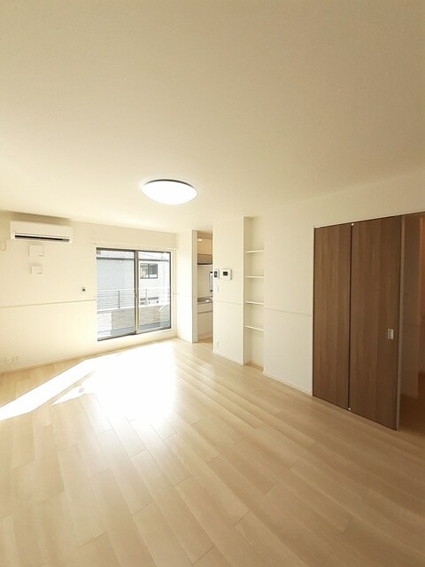 物件内観写真7　(居室・リビング)