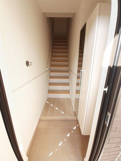 物件内観写真11　(玄関)